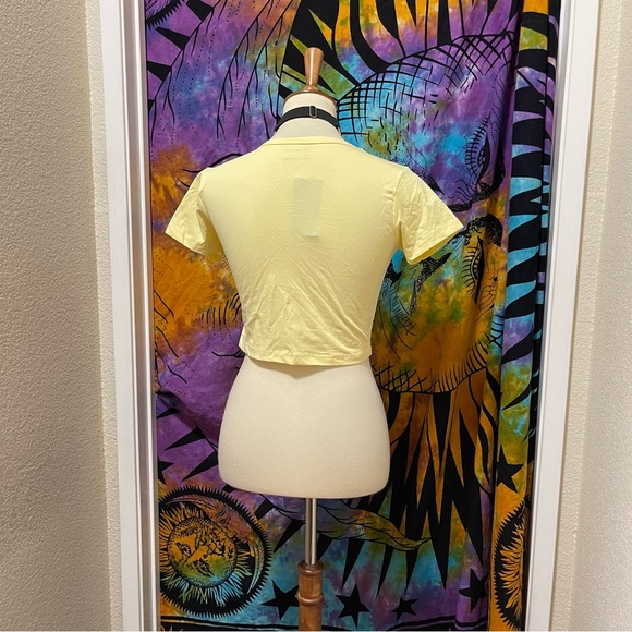 π Lovely yellow crop top - Picture 6 of 11